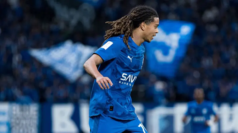 مدة وطبيعة إصابة سايمون بوابري.. حالة من القلق في أوساط الهلال