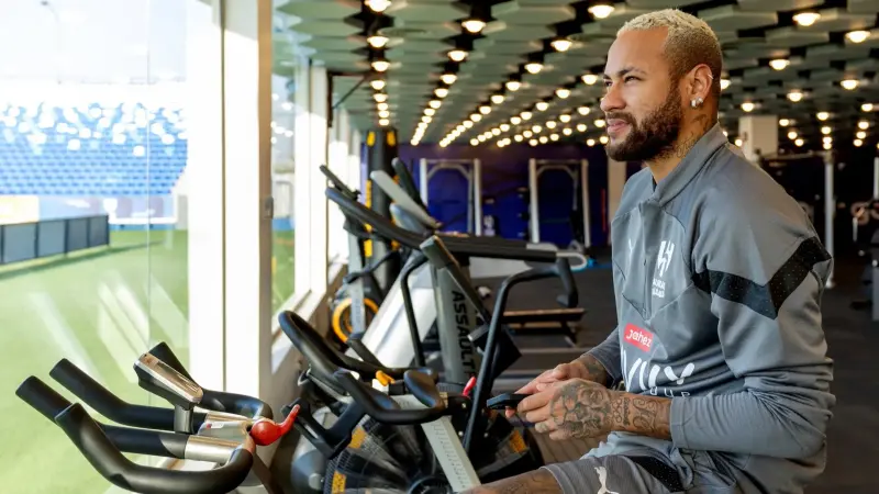 رئيسة نادي بالميراس: لسنا مركزا طبيا لنتعاقد مع نيمار