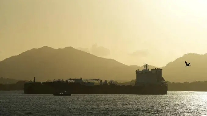 السعودية تضخ 5.8 ملايين برميل عبر خط شرق غرب