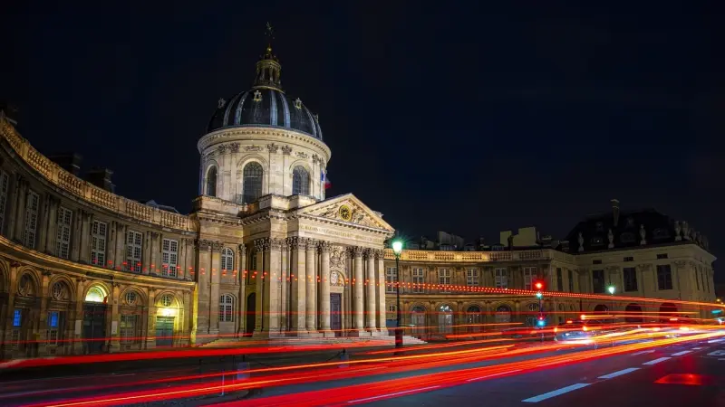 جدل في فرنسا.. مُدن تفرض حظر تجوّل المراهقين ليلاً