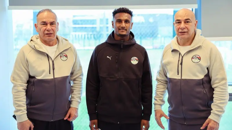 صور - حسام وإبراهيم يستقبلان هيثم حسن في ظهوره الأول بقميص منتخب مصر