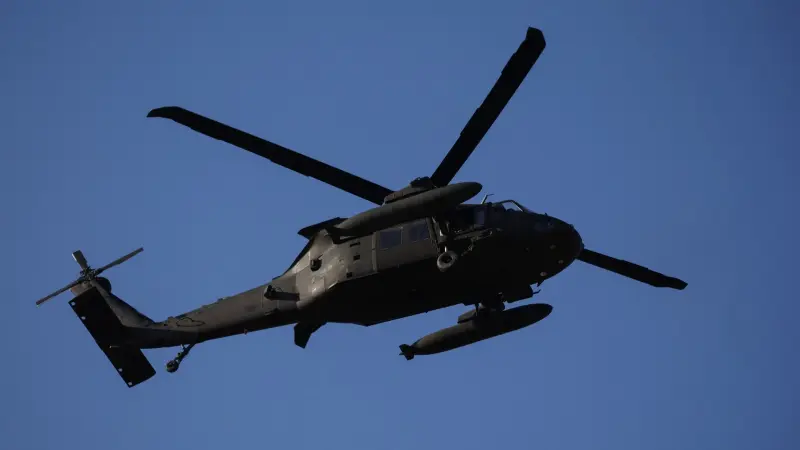 فيديو - مروحيات أميركية تحلق داخل إيران في مهمة إنقاذ الطيار المفقود