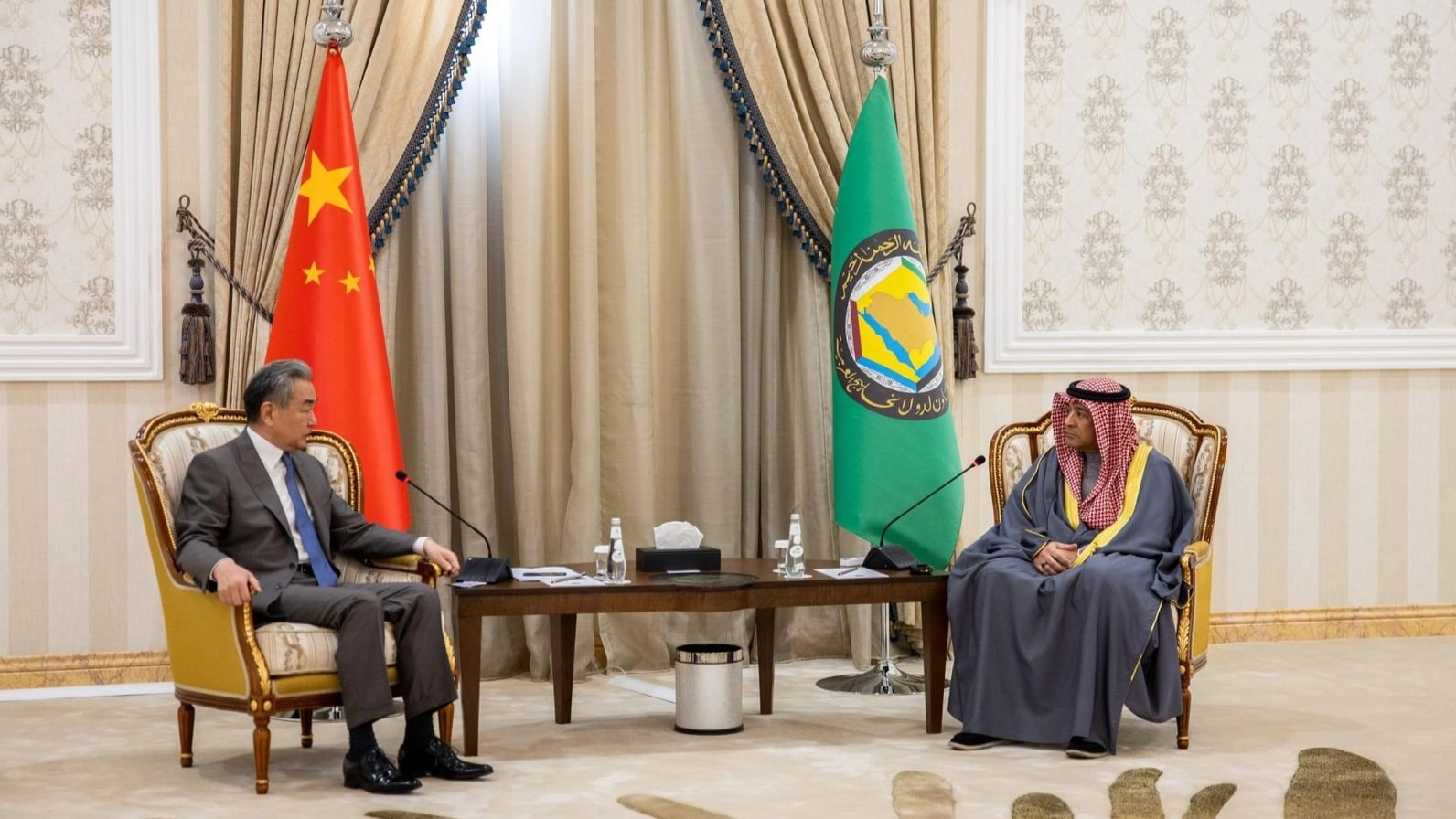 وزير خارجية الصين في جولة خليجية 