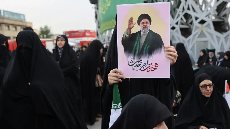 عام على مقتل رئيسي.. شبهة اغتيال وصعود إصلاحي على أنقاض ذكرى غامضة