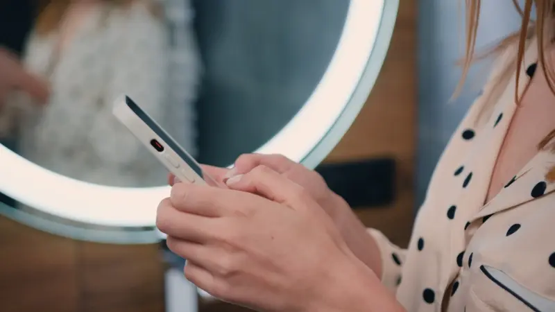 استخدام الهاتف في المرحاض مرتبط بارتفاع خطر الإصابة بالبواسير