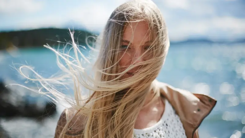 ما أسباب تساقط الشعر بكثرة عند النساء؟ إليك طرق علاجه