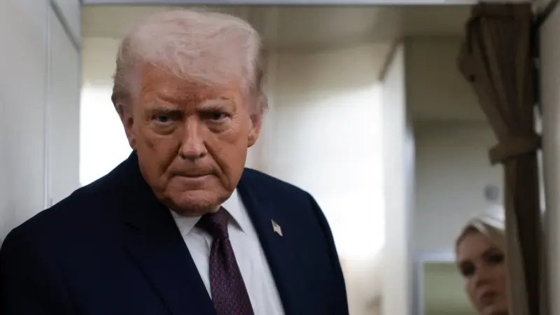 ترامب يلمّح إلى التفاوض مع إيران ويحشد عسكريا