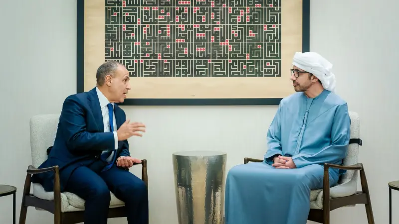 عبدالله بن زايد ووزير الخارجية المصري يبحثان هاتفيا العلاقات الأخوية