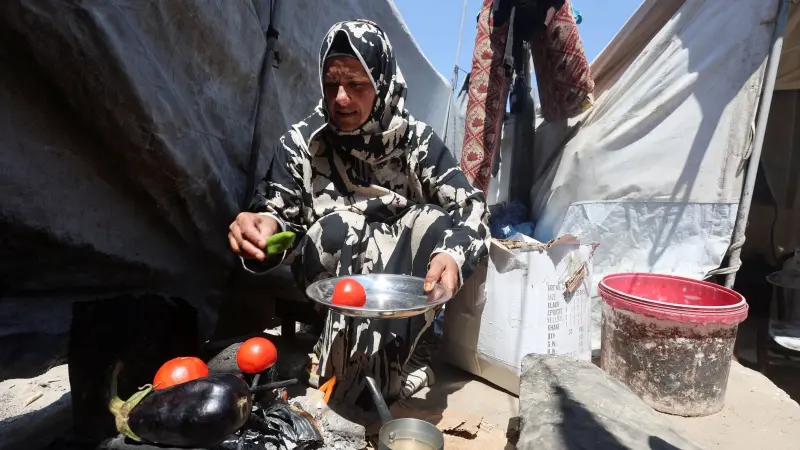 نزوح متكرر.. إسرائيل تحرك الخط الأصفر وتخنق سكان غزة