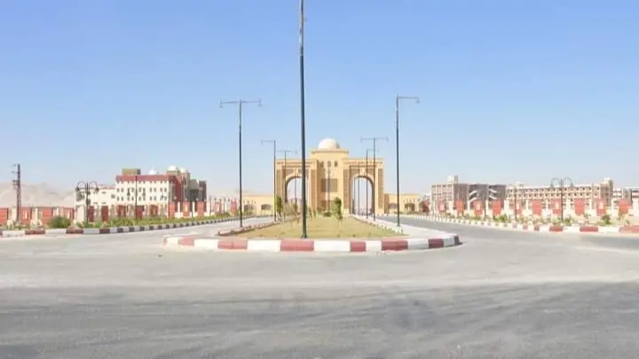 فيديو أغضب الشارع المصري.. أستاذ أجبر طالباً على السير كـ"الكلاب"