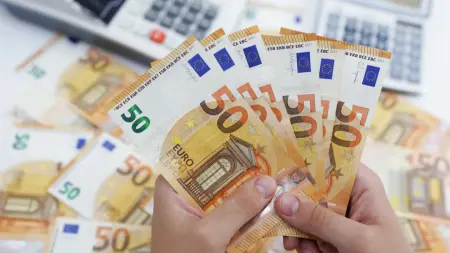 استقرار سعر اليورو مقابل الليرة السورية اليوم الثلاثاء 12 أغسطس 2025.. هل يستقبل القطاع المصرفي لاعبين جدد؟