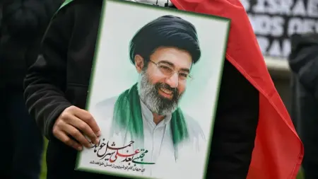 مجتبى خامنئي يوجّه رسالة بمناسبة النيروز ويحذر من ذلك