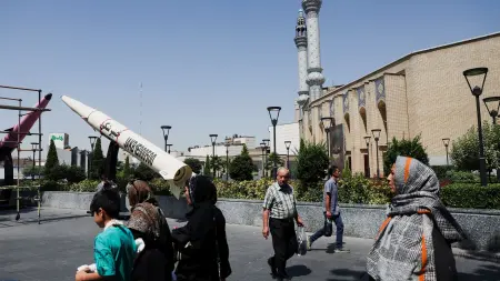 أخبار حرب إيران مباشر.. "سنتكوم": مضيق هرمز لا يزال مفتوحا للعبور