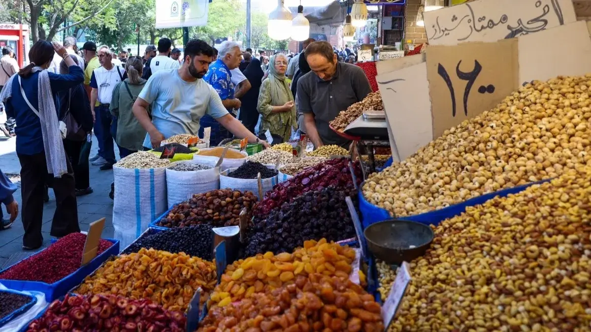 اقتصاد إيران يسجل أسوأ انكماش في 15 عاماً (رويترز) اقتصاد إيران يسجل أسوأ انكماش في 15 عاماً (رويترز)