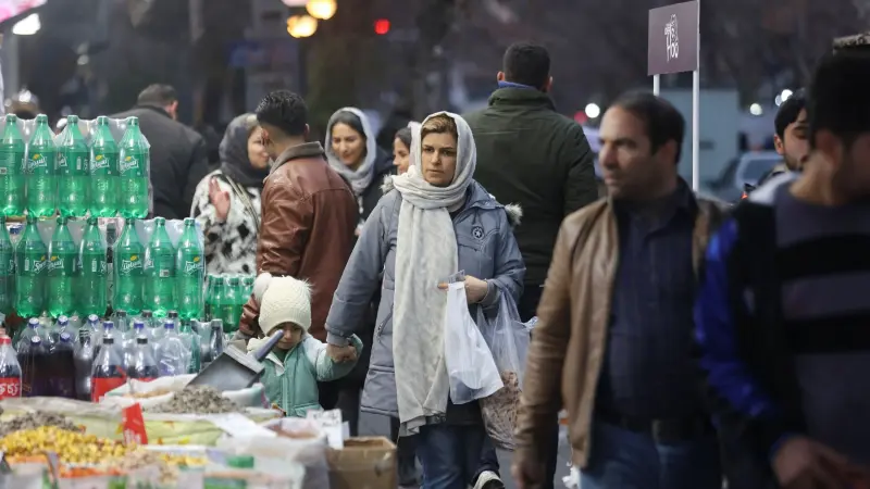 حصار رقمي يخنق الاقتصاد.. ماذا خسرَت إيران بعد قطع الإنترنت؟