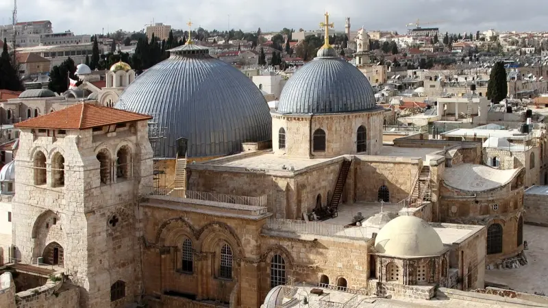 فيديو - "سبت النور".. قيود إسرائيلية تشل وصول المصلين إلى كنيسة القيامة