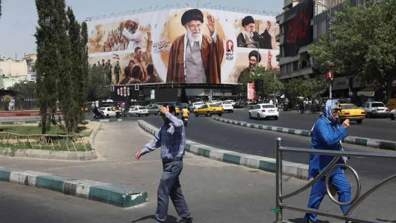 بريطانيا تسحب ما تَبَقّى من طاقمها الدبلوماسي في إيران