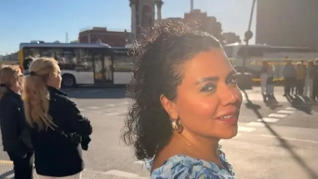 صور - رانيا يوسف تتصدر المشهد بعد إطلالاتها الصيفية في برشلونة