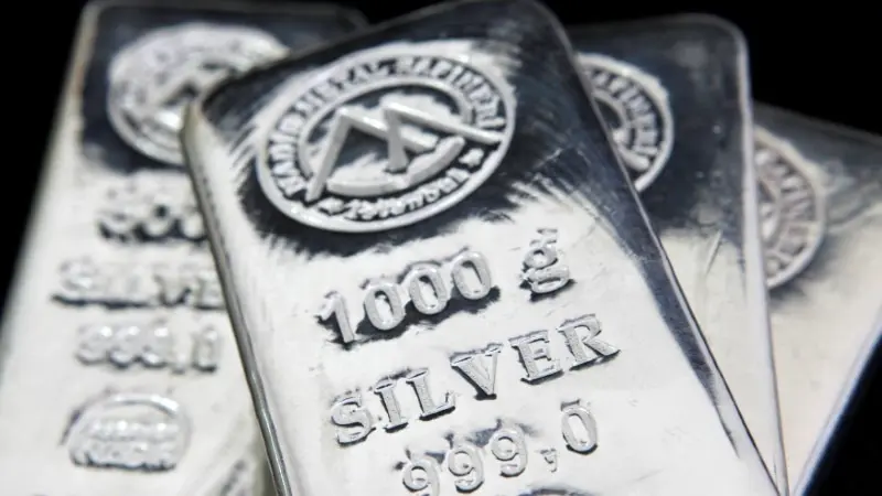 سعر الفضة اليوم في مصر والسعودية يسجل استقرارًا نسبيًا (رويترز) سعر الفضة اليوم في مصر والسعودية يسجل استقرارًا نسبيًا (رويترز)