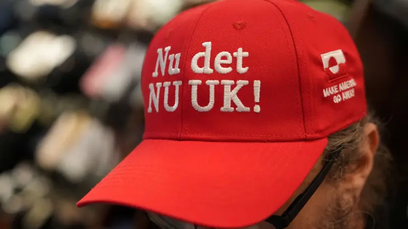 صور - قبعات حمراء بشعارات تتحدى ترامب في غرينلاند والدنمارك