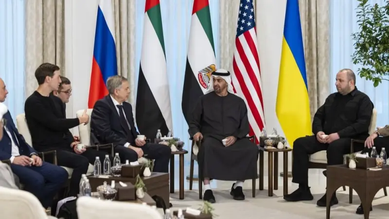 الشيخ محمد بن زايد يلتقي رؤساء الوفود المشاركة في المحادثات الأميركية - الروسية - الأوكرانية