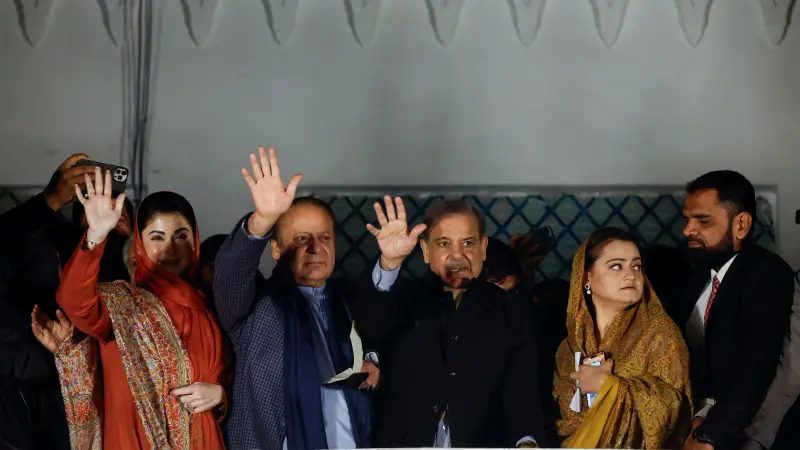 بعد عودته للمشهد السياسي.. من هو شهباز شريف؟