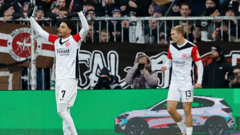 تشكيلة أينتراخت فرانكفورت اليوم أمام فرايبورغ.. هل تكون المباراة الأخيرة لمرموش؟