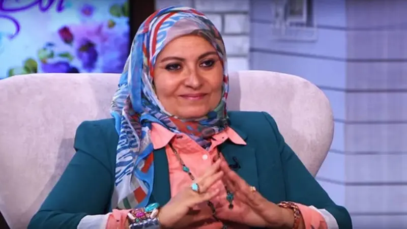 واقعة عامل الدليفري مع هبة قطب تُثير جدلا واسعا في مصر