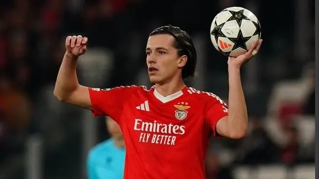 ألفارو كاريراس.. نجم شاب يخطف أنظار كبار أوروبا على رأسهم برشلونة وريال مدريد