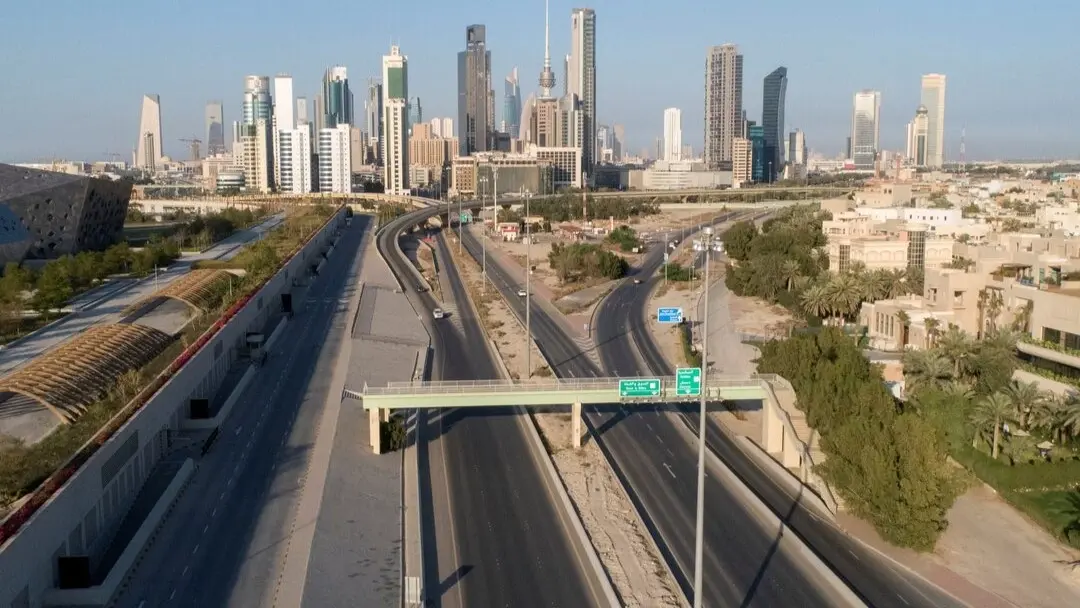 إحباط مخطط إرهابي كان يستهدف إحدى المنشآت الحيوية في الكويت (رويترز) إحباط مخطط إرهابي كان يستهدف إحدى المنشآت الحيوية في الكويت (رويترز)