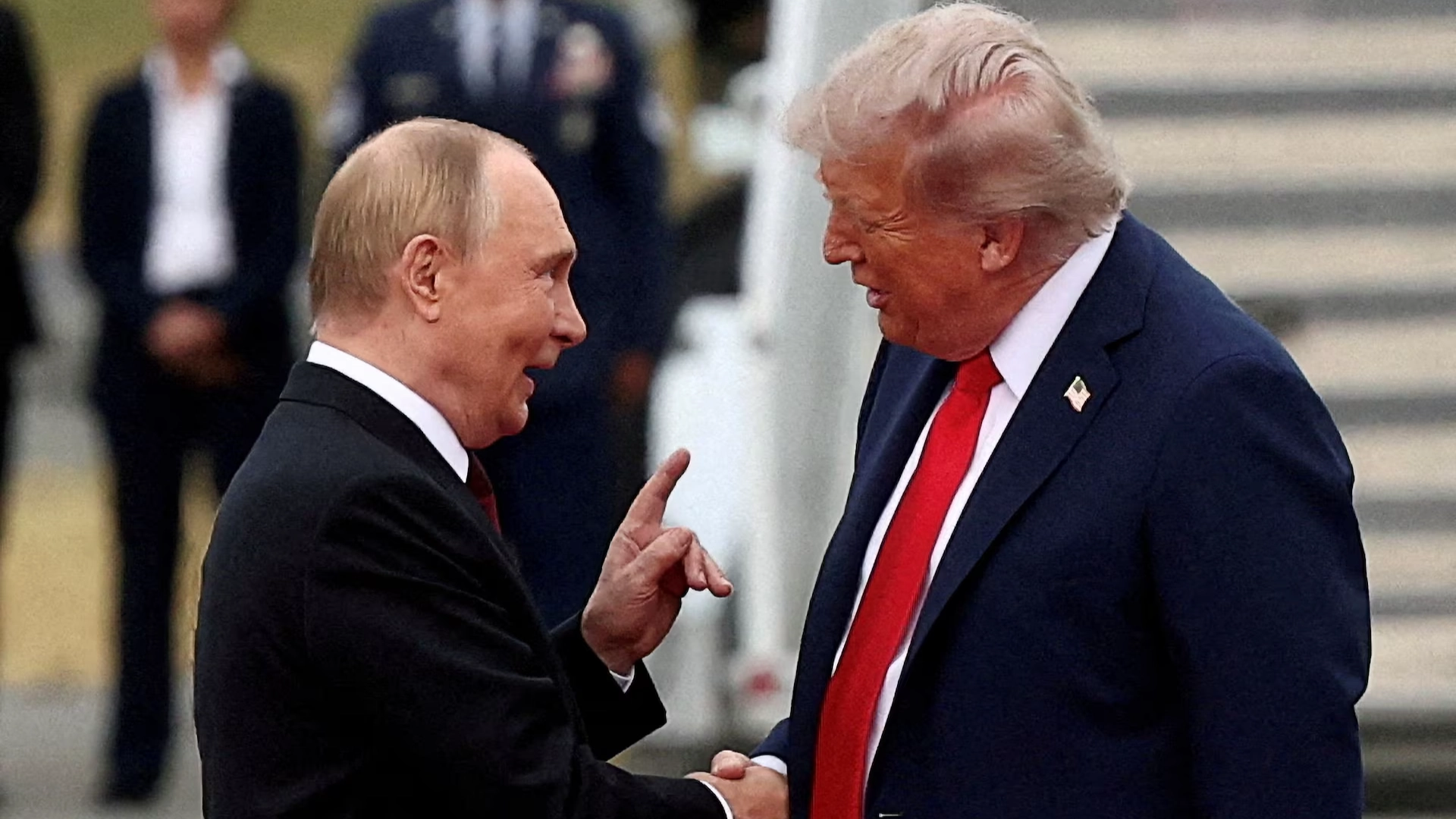 ترامب: أجريت مكالمة "مثمرة" مع بوتين قبل لقائه زيلينسكي 