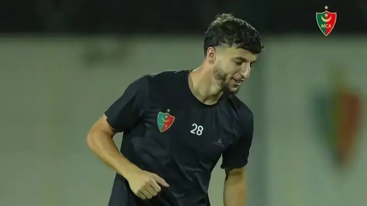 مولودية الجزائر يواجه مولودية وهران في الجولة الافتتاحية من الدوري الجزائري (إكس) مولودية الجزائر يواجه مولودية وهران في الجولة الافتتاحية من الدوري الجزائري (إكس)