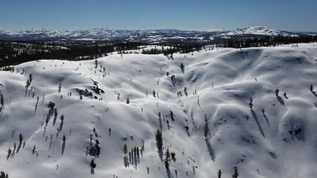 فيديو - 10 متزلجين في عداد المفقودين جراء انهيار جليدي في كاليفورنيا