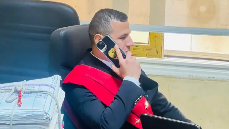 عاطل ينتحل صفة قاض في مصر.. فيديو يكشف عملية النصب