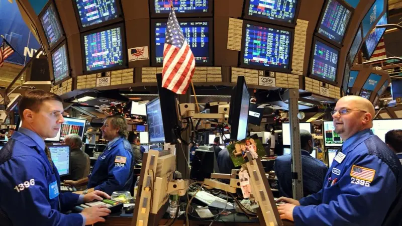 إعانات البطالة في الولايات المتحدة تُفاجئ المستثمرين والأسواق تتفاعل