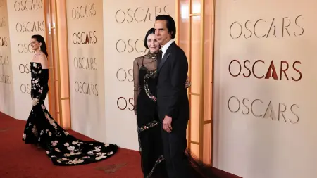 صور - أبرز إطلالات النجمات في حفل توزيع جوائز الأوسكار الـ98