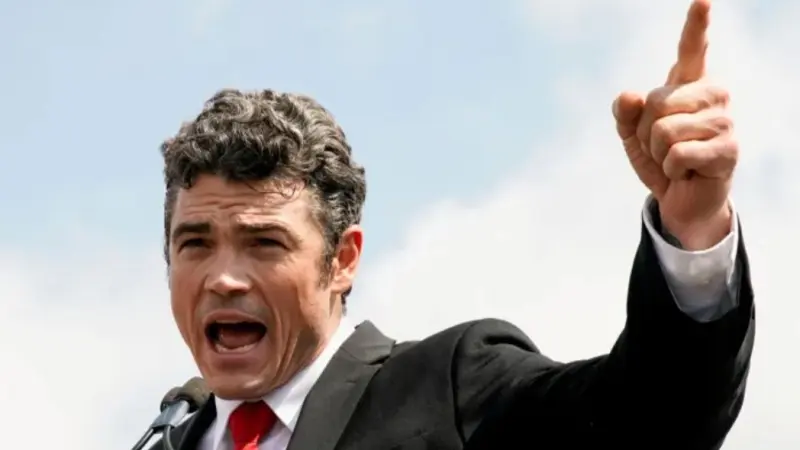 كيف تؤثر استقالة جو كينت على ترامب وحركة "ماغا"؟