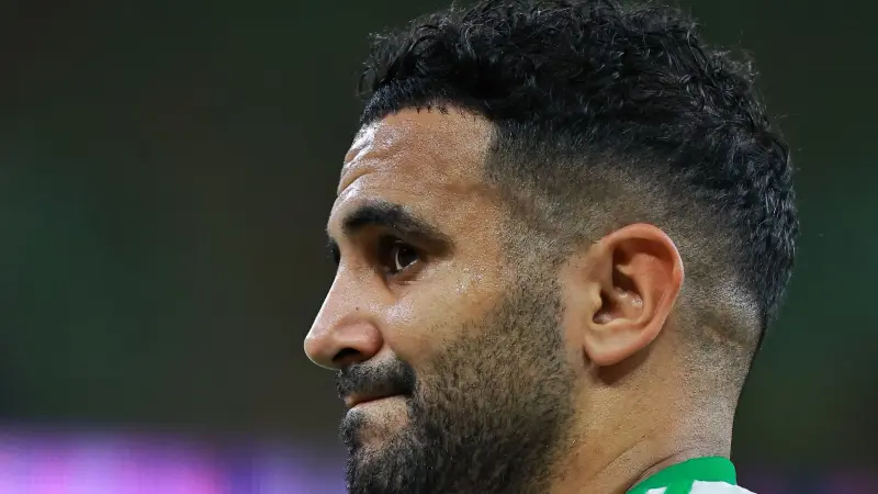 برسالة مؤثرة.. رياض محرز يعرب عن أسفه بعد حادث وادي الحراش