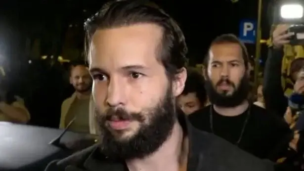 "سأكتفي بقراءة القرآن".. أول تعليق من أندرو تيت بعد الإفراج عنه