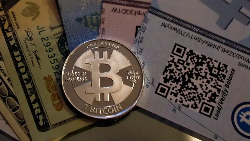 بيتكوين ارتفعت بنحو 8% خلال التعاملات الأميركية إلى 87,381 دولارًا (رويترز) بيتكوين ارتفعت بنحو 8% خلال التعاملات الأميركية إلى 87,381 دولارًا (رويترز)