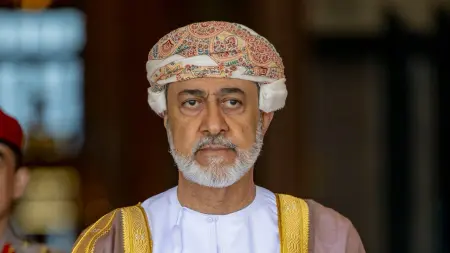 سلطان عُمان يبحث مع عراقجي مستجدات المنطقة