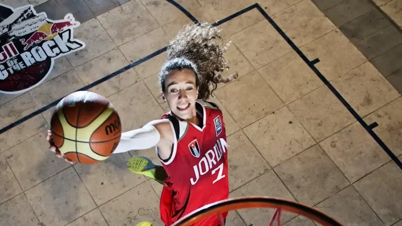 روبي حبش لـ"المشهد": اعتزلت وأنا بالقمة.. وهذه قصة أزمة "الجينز"