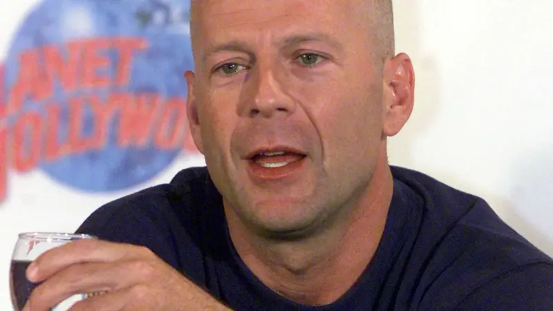 ما حقيقة وفاة بروس ويليس؟