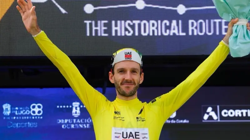 "دراج فريق الإمارات أدم ييتس يتوج بلقب سباق "أو جران كامينيو