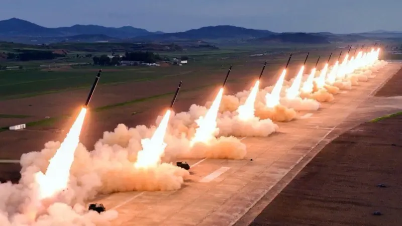 تقرير: كوريا الشمالية أنشأت قاعدة سرية للصواريخ البالستية قرب الصين