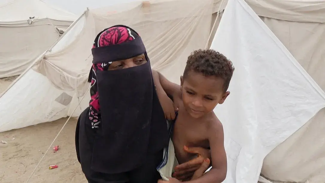 "الحوثيون" يدفعون الآلاف من اليمنيين للنزوح (رويترز) "الحوثيون" يدفعون الآلاف من اليمنيين للنزوح (رويترز)