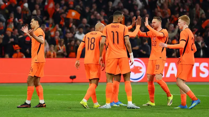 هولندا تعزز سجلها بلا هزيمة وتقلب الطاولة على النرويج في أمسية تكريم كرويف