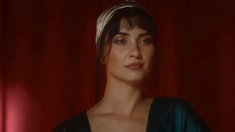 توبا بويوكستون تخطف الأنظار بأداء جريء في فيلم سلطانة