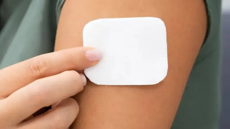 لصقات الفيتامينات.. ما فعاليتها؟