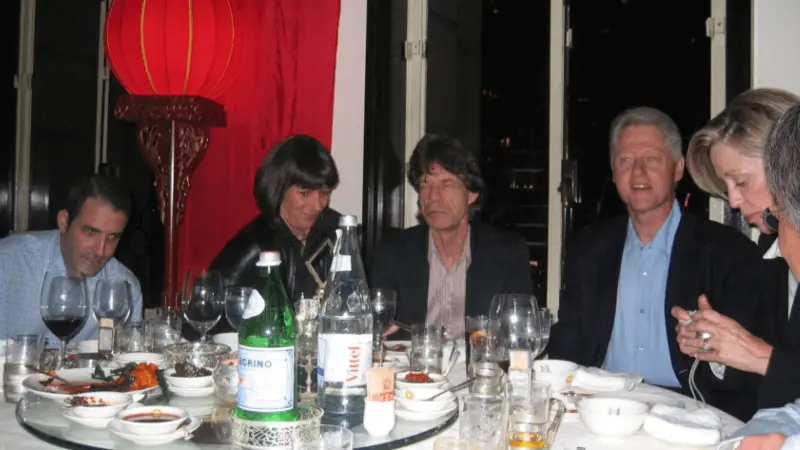 صور لكلينتون ضمن وثائق إبستين المنشورة حديثا تثير جدلا واسعا